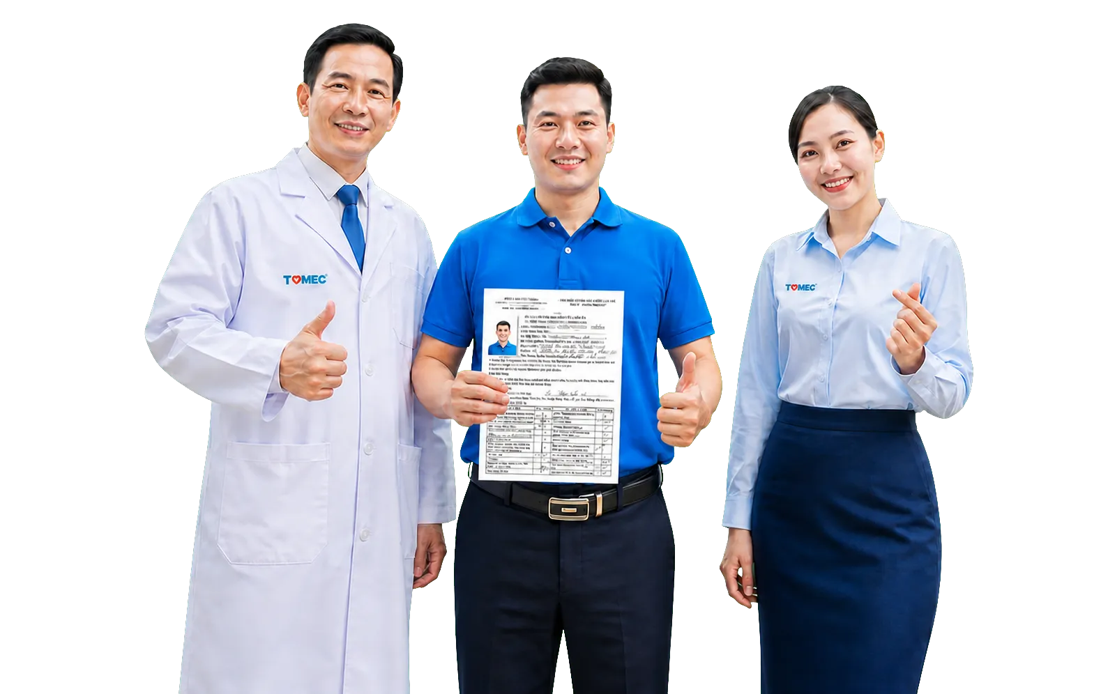 bác sĩ và bệnh nhân cầm giấy khám sức khỏe lái xe