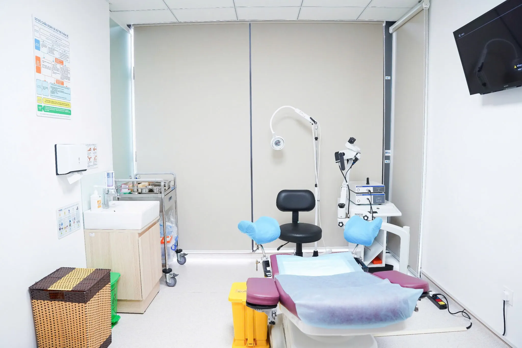 Bàn khám sản phụ khoa tự động Jinsol JS-005-1​