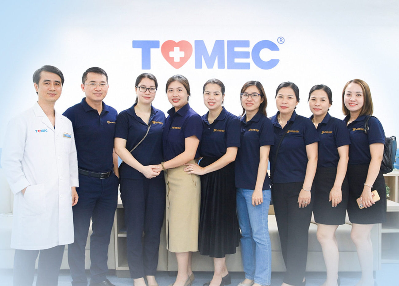 tập thể nhân viên tomec và doanh nghiệp khám sức khỏe doanh nghiệp