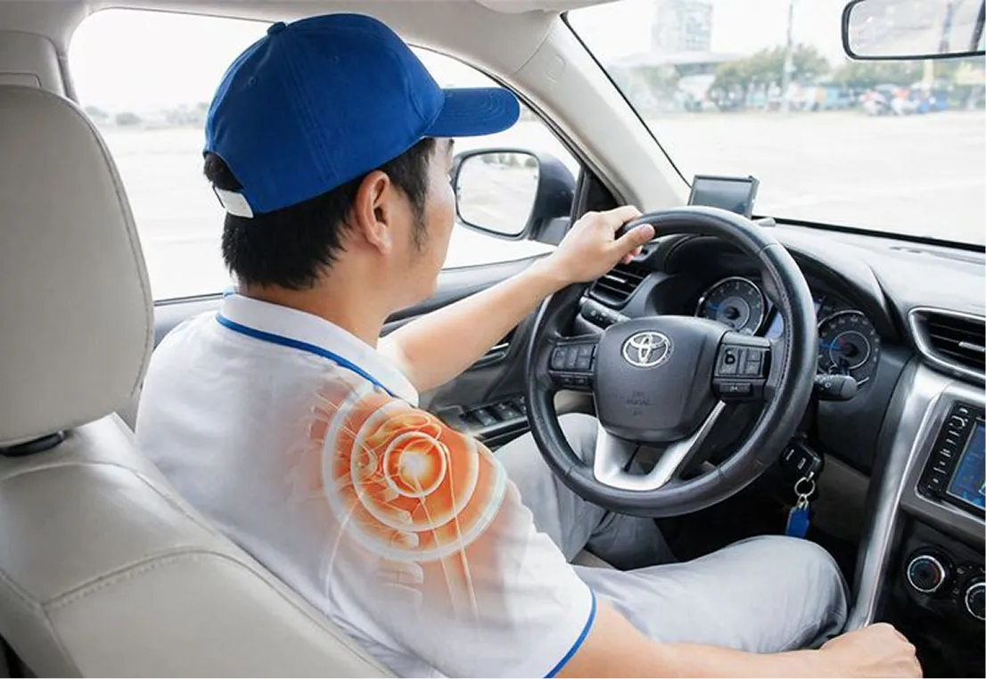 Tài xế bị đau mỏi vai gáy khi lái xe đường dài