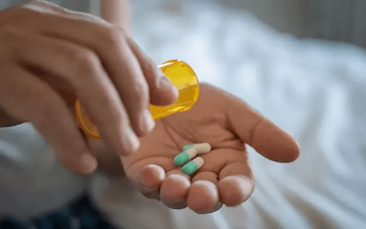 Lạm dụng kháng sinh và thuốc nhỏ tai không kê đơn